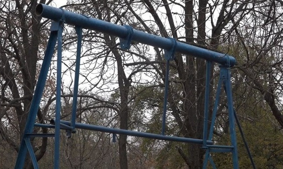 Одесситы пытаются спасти сквер на Слободке (ФОТО)