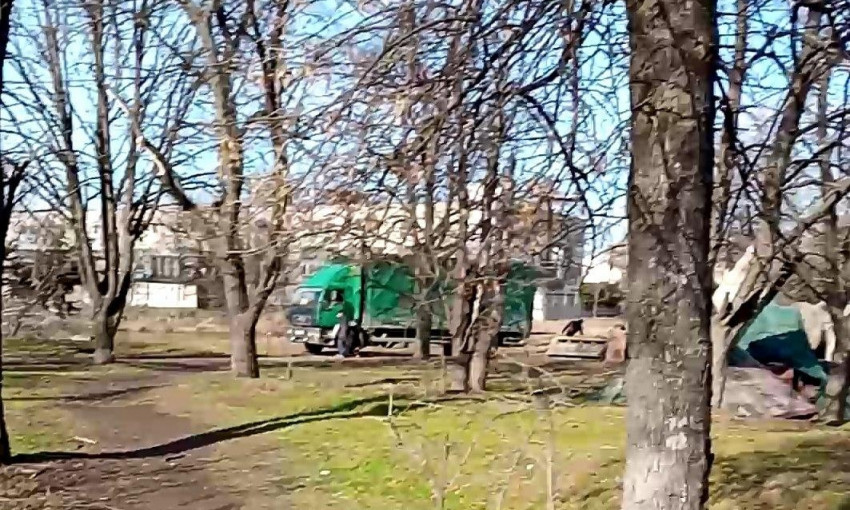 Парк Савицкого заваливают мусором 