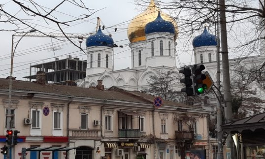 Новостройка в школьном дворе:В историческом центре Одессы строят антисоциальную высотку