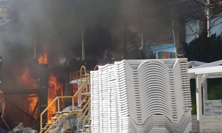 В Черноморске горела терраса одного из ресторанов (ФОТО)