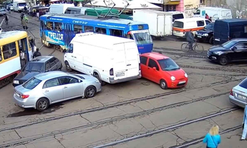 Звезду авто-курьёза возле Привоза оштрафовал (ВИДЕО)