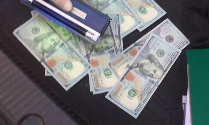 На взятке в 1,5 тысячи долларов попался сотрудник управления Укртрансбезопасности