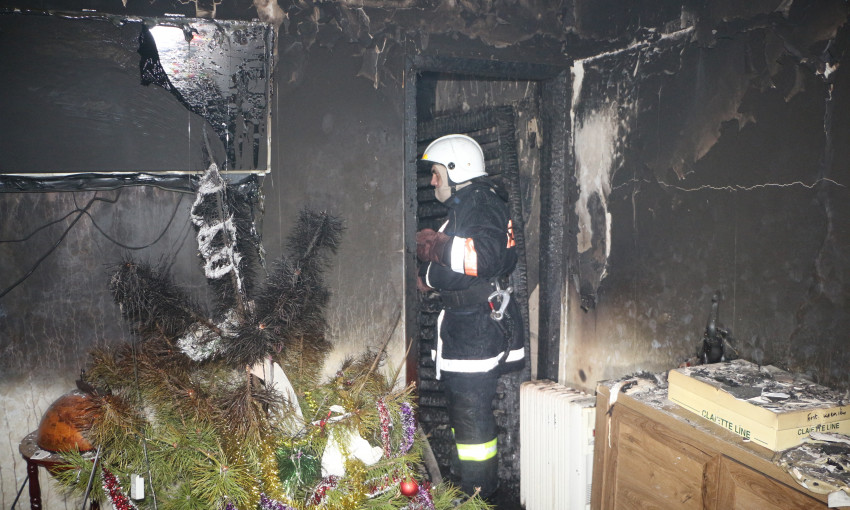 Пожар в Одессе: во время тушения огня спасли семью из трёх человек
