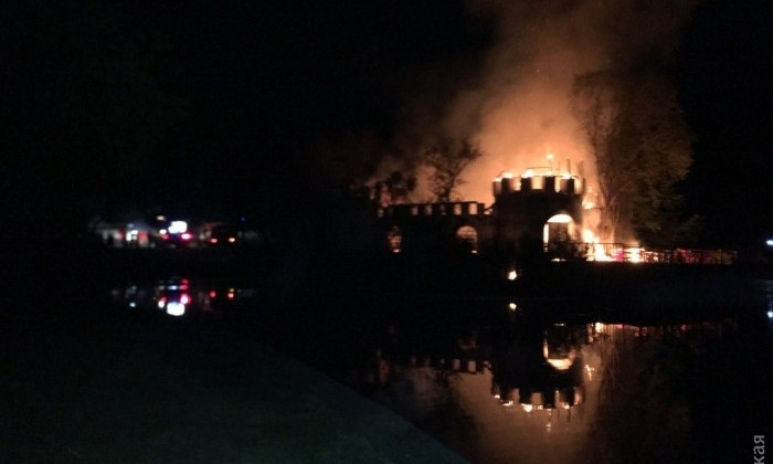 Пожар в Дюковском парке: сгорела крепость