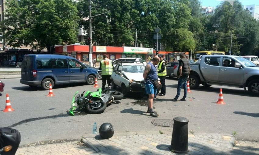 В Одессе произошло ДТП с участием мотоциклиста