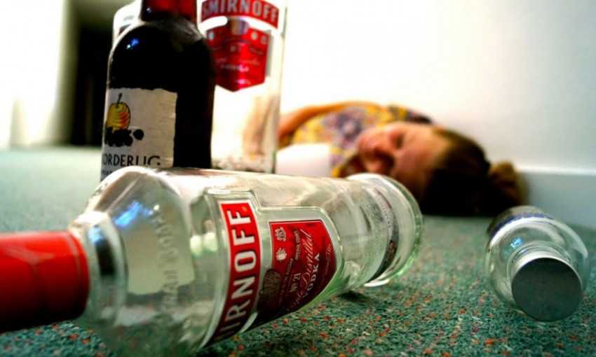 Суррогатный алкоголь в Одесской области погубил девушку-подростка