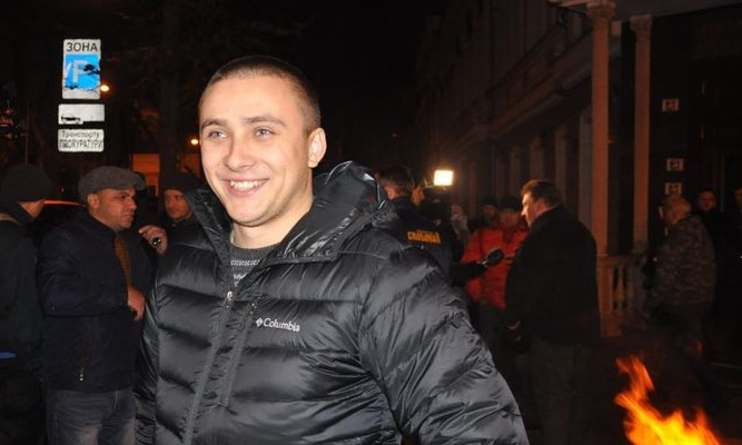 Ранение в шею: на Сергея Стерненко напали у его дома