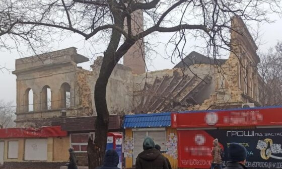 В Одессе рухнуло здание бывшей фабрики мороженого 