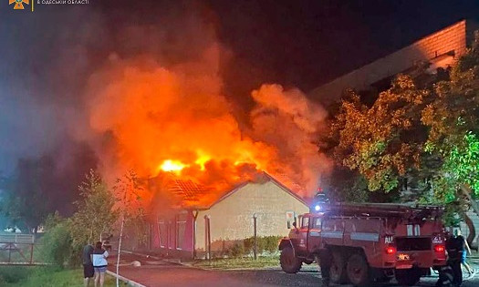 В Измаиле среди ночи загорелся бар – огонь тушили больше часа 