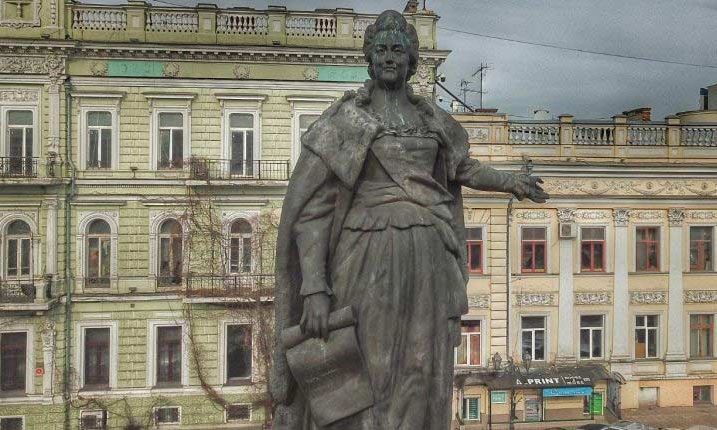 За три дня петицию о сносе памятника Екатерине Второй в Одессе подписали больше 5300 человек