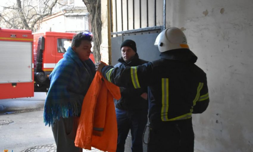Во время пожара на Новосельской обнаружен мужчина без сознания