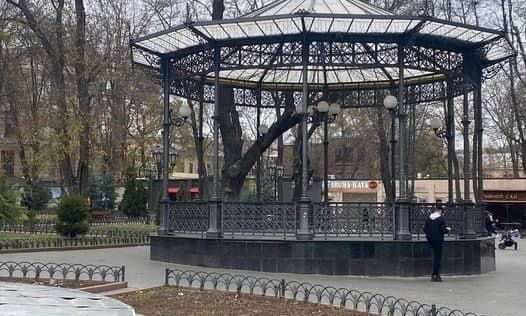 В Одессе снесли провокационный арт-объект в Горсаду