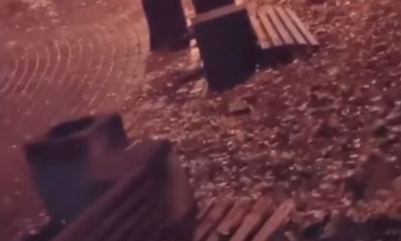 В сквере Одессы ночью разнесли скамейки