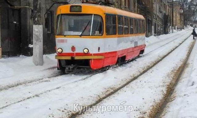 Вчера вечером в Одессе молодой парень, подскользнувшись, попал под трамвай
