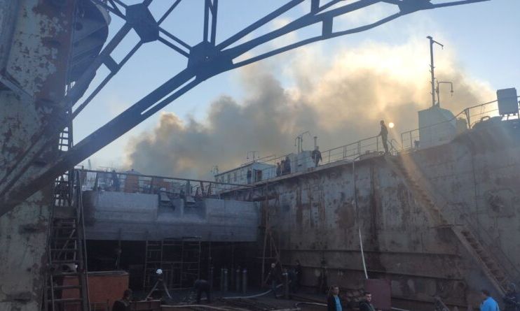 На Измаильском судозаводе под Одессой горит судно