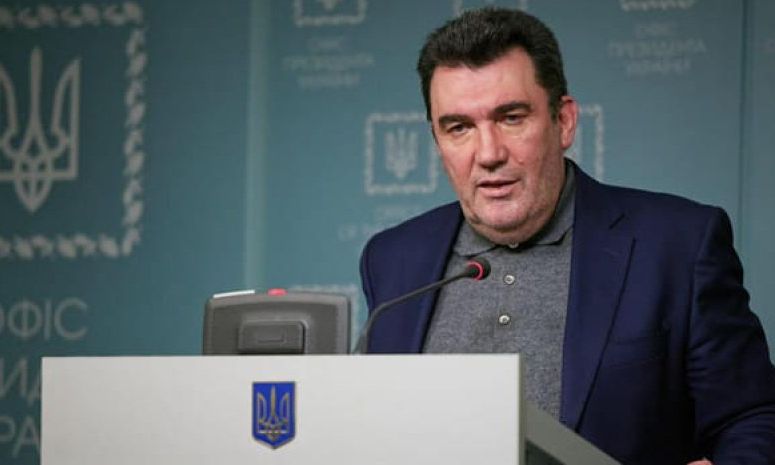 Данилов: 19 февраля на линию фронта отправятся народные депутаты и министры