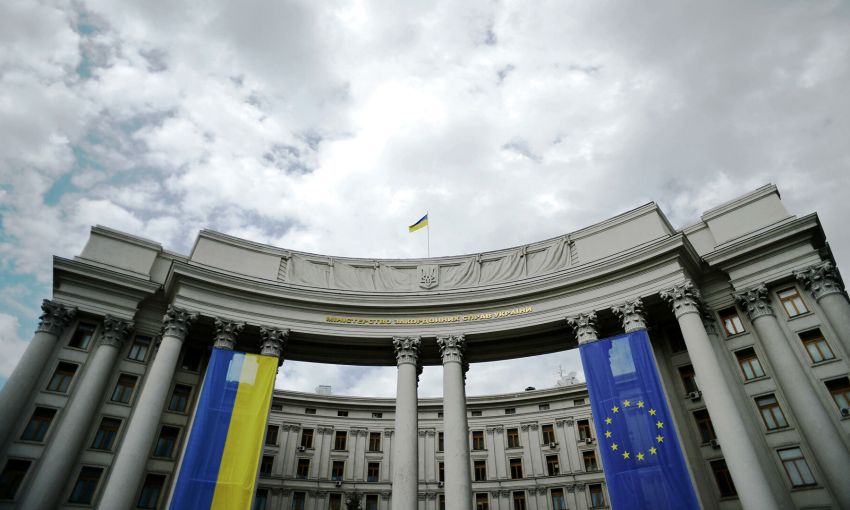 Министерство иностранных дел Украины обратилось к гражданам на фоне информации об угрозе нападения России