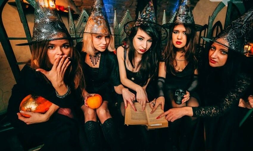 Одесса готовится к Хэллоуину: фотозоны на улицах и вечеринки в клубах, лесу и на море