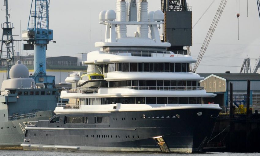 В немецком Гамбурге прошли обыски на яхте олигарха из РФ