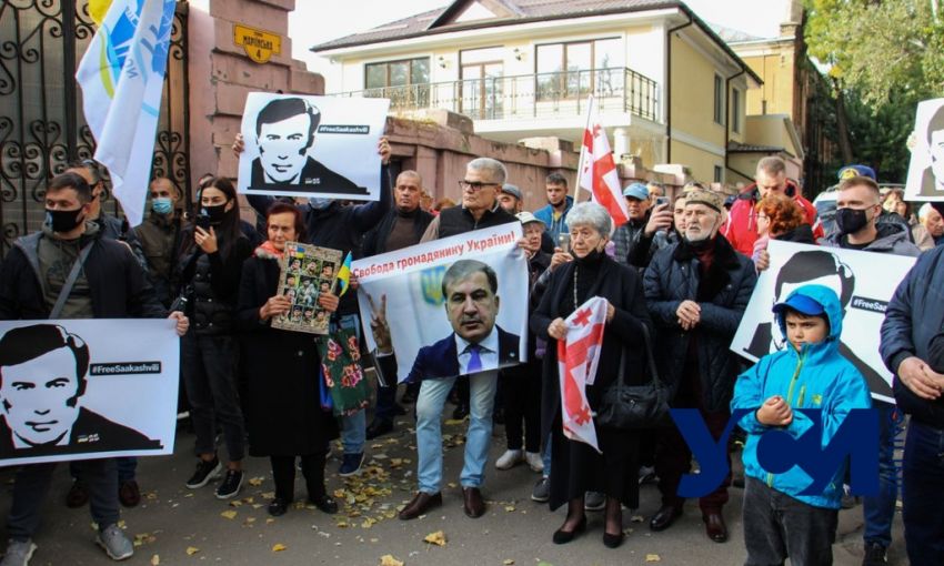 Митинг у консульства Грузии: люди требовали освобождения Михаила Саакашвили