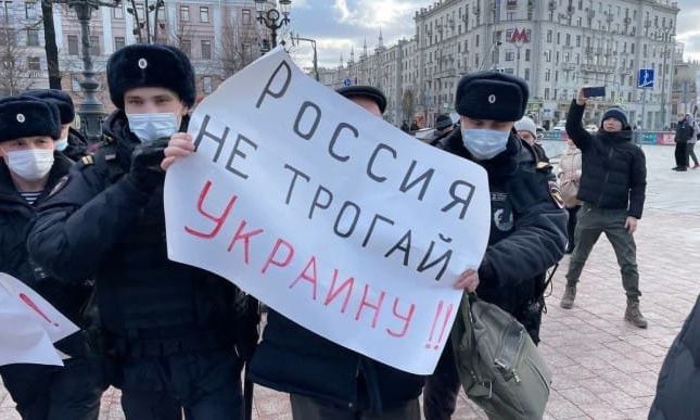 В России вышли на митинг против войны с Украиной