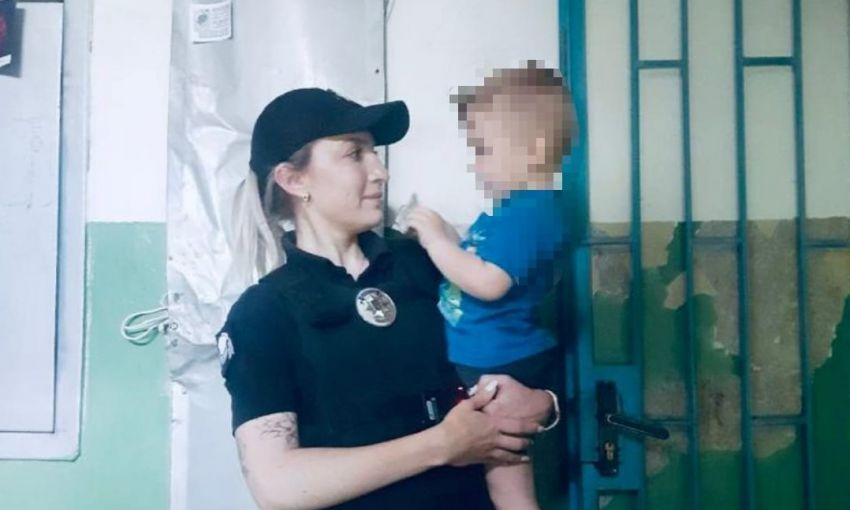 Одесские патрульные и неравнодушные граждане вернули родителя 3-летнего мальчика, который потерялся