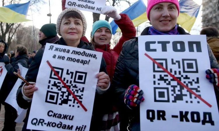 QR-коды с плакатов противников иммунизации ведут на официальный сайт партии «Единая Россия»