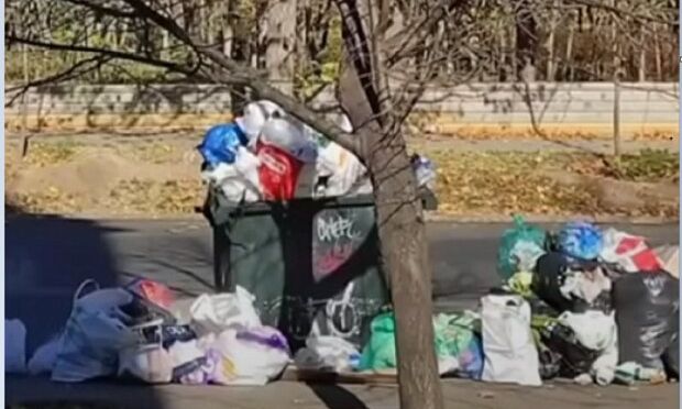 «Ну как так можно?»: недовольные горожане запечатлели горы мусора в Одессе