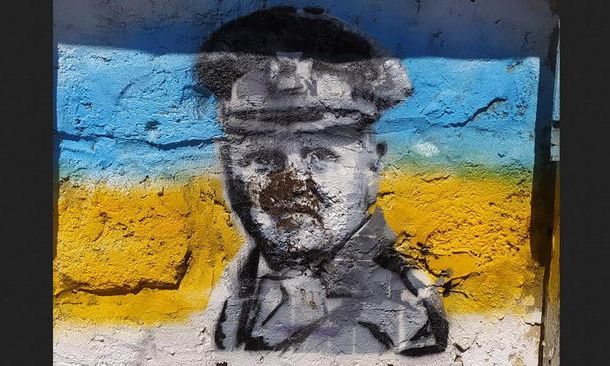 В Одессе хулиганы испортили граффити с Залужным и Джонсоном