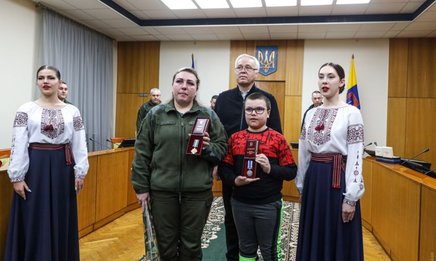 Одесским нацгвардейцам вручили государственные награды, грамоты и подарки