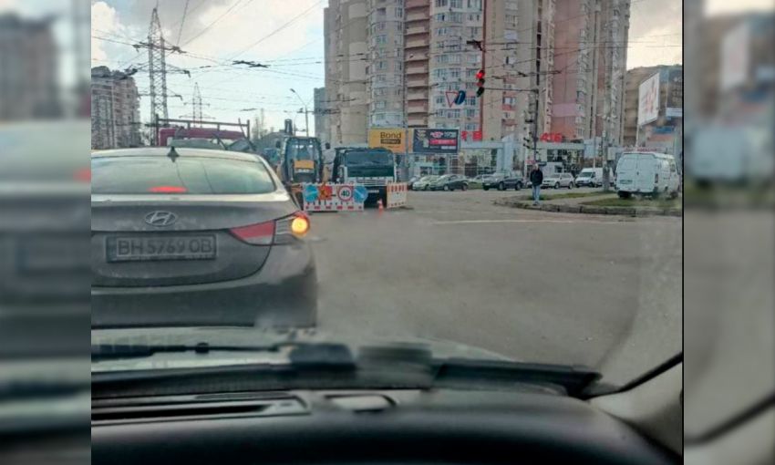 ДТП на Атамана Головатого и дорожные работы: Одесса стоит в пробках