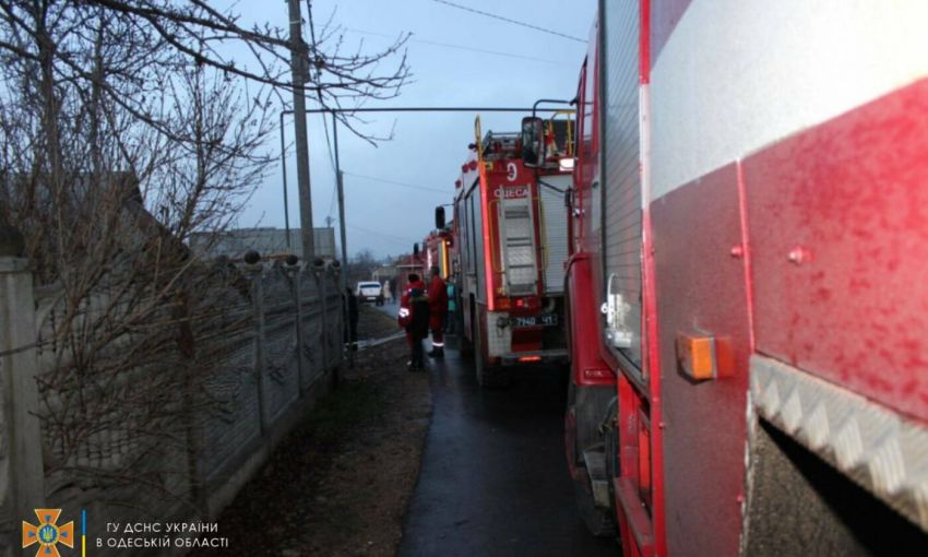 Пожар в Одесской области: 15 пожарных боролись с огнём в жилом доме