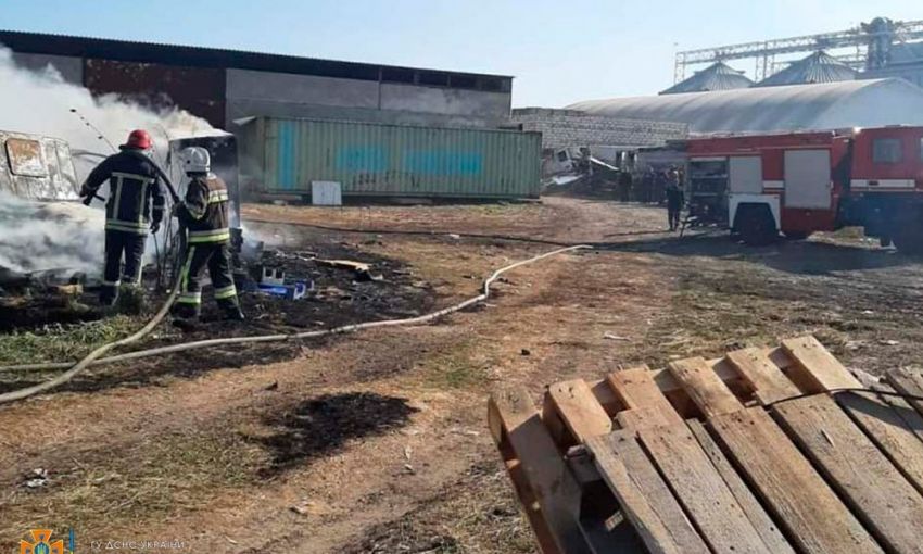 В Одесской области загорелись изотермические рефрижераторы