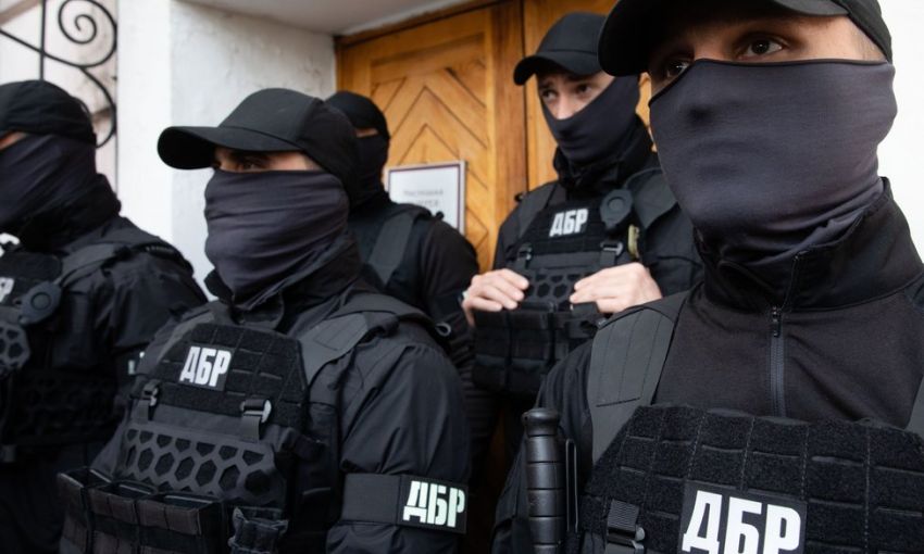 "Погорел на взятке": Государственное бюро расследований задержало лейтенанта полиции в Одессе