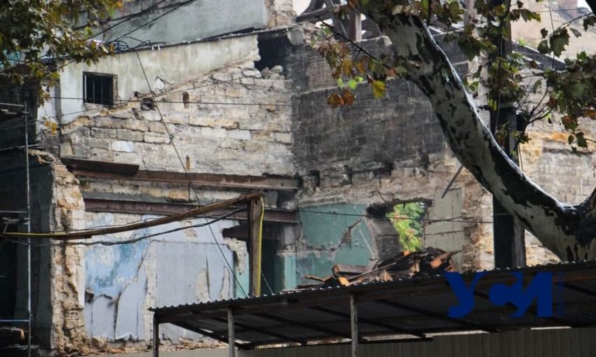 Одесский застройщик, разваливший дом, теперь захватил у «соседей» часть территории