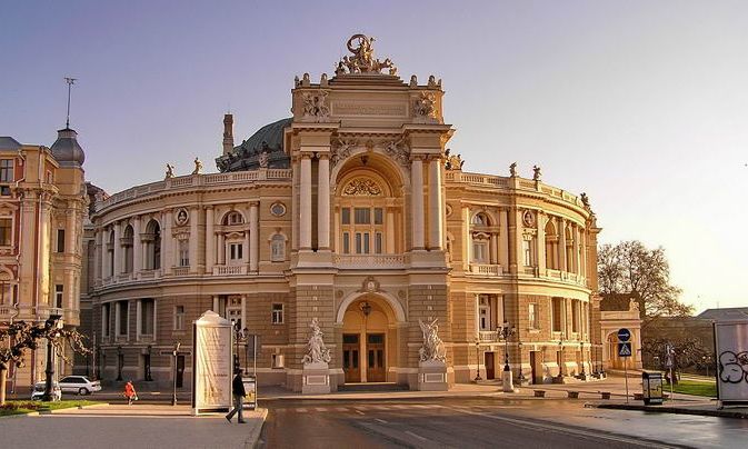 Языковой скандал в Одесской опере: администрация ответила на «наезд» омбудсмена