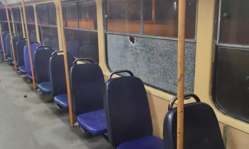 В Одессе малолетки разбили окна трамваев