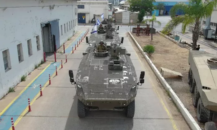 На обеспечение армии обороны Израиля поступили современные бронетранспортеры: в надежности не уступают танкам