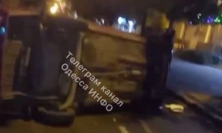 Столкновение в центре Одессы: две легковушки не поделили дорогу