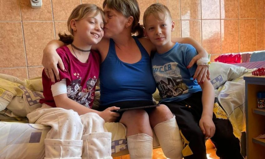 Мама и дочь лишились ног: история семьи, пострадавшей от ракетного удара в Краматорске