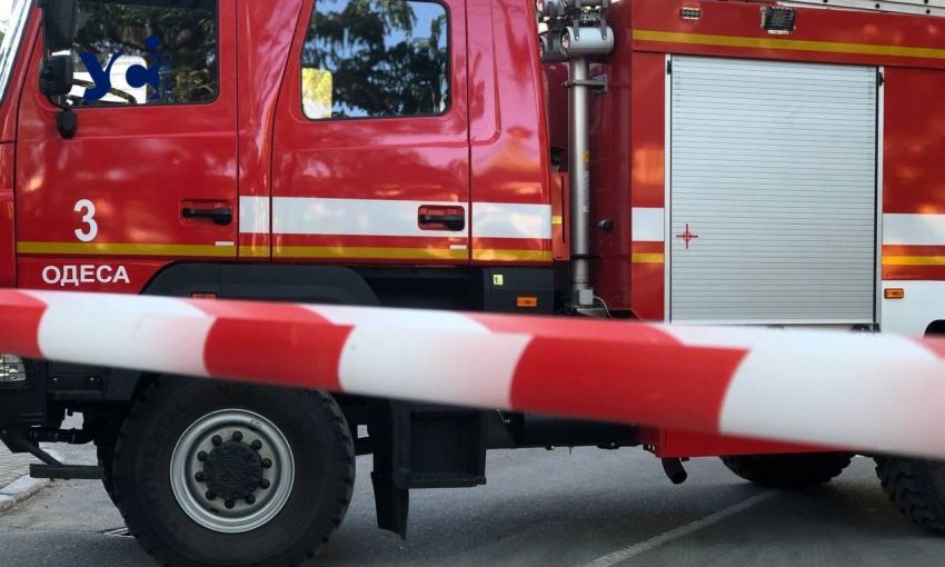 В квартире в Суворовском районе Одессы случился пожар: его тушили почти 20 спасателей